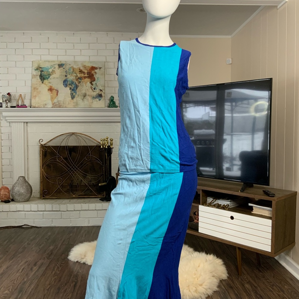 Sleeveless mid-length NY&Co skirt set